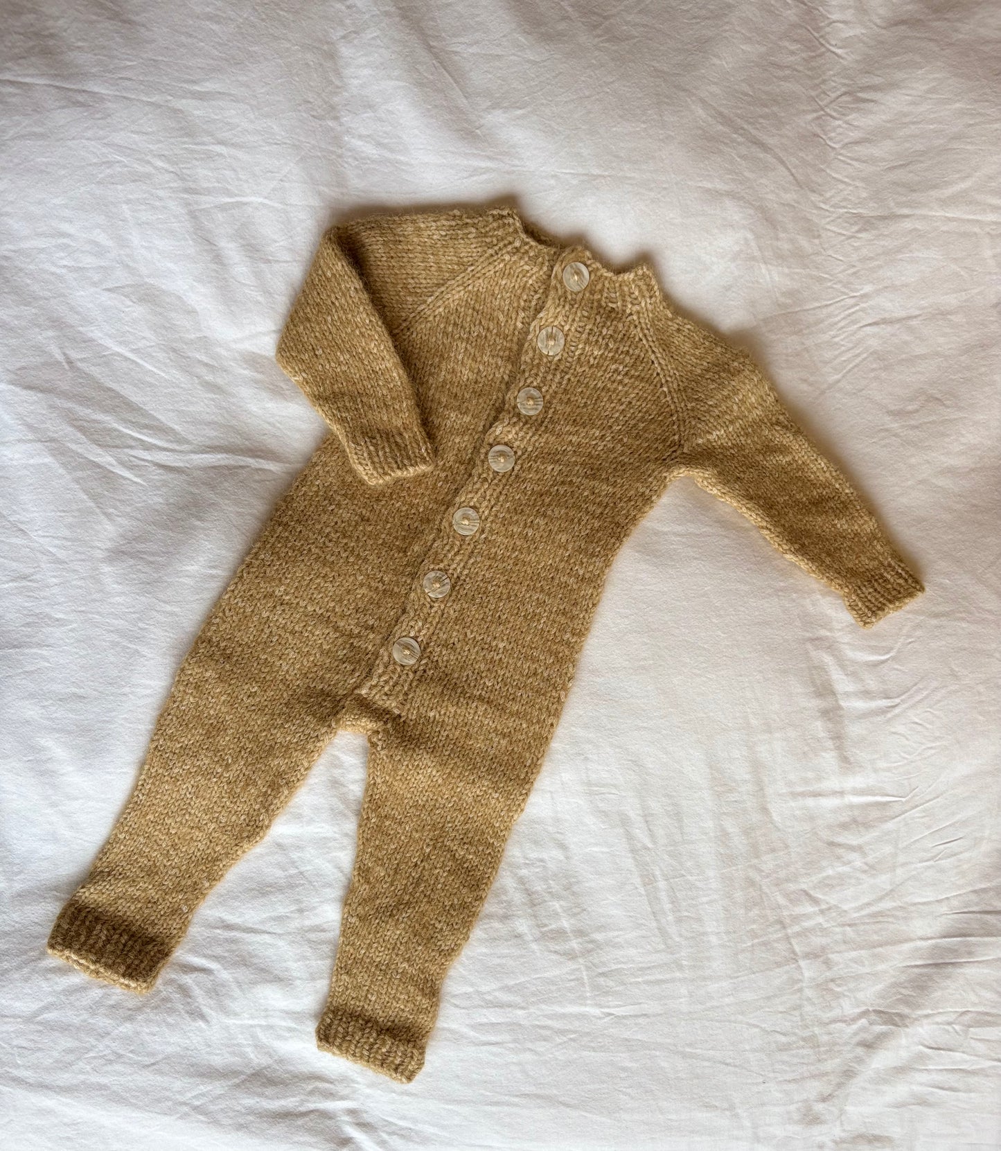 Fluffy onsie og Fluffy Teddy bonnet