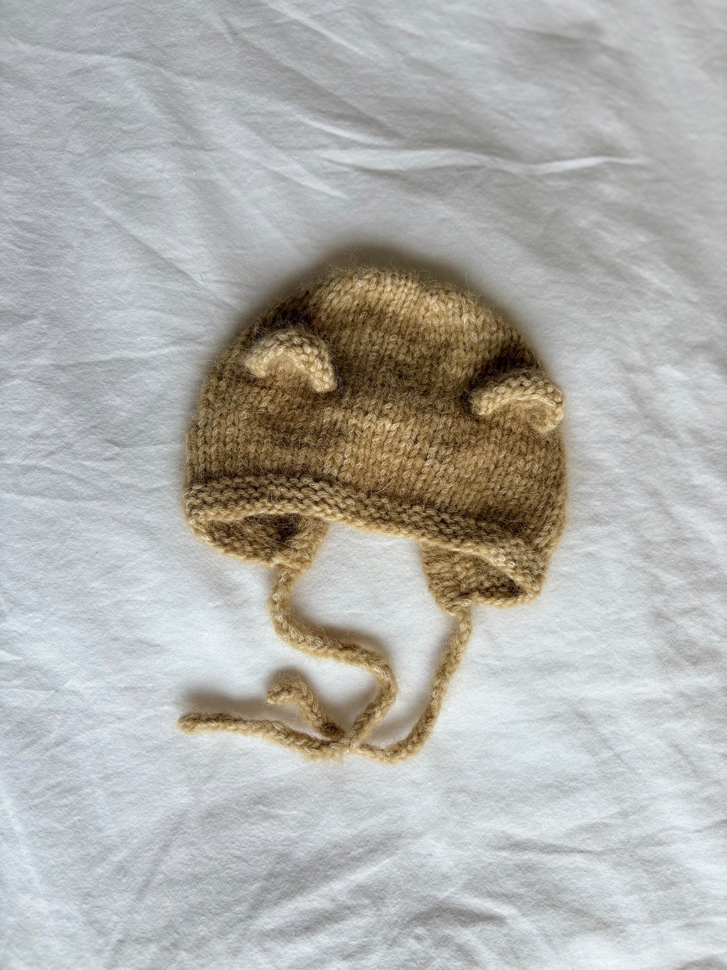 Fluffy onsie og Fluffy Teddy bonnet
