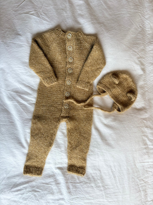 Fluffy onsie og Fluffy Teddy bonnet